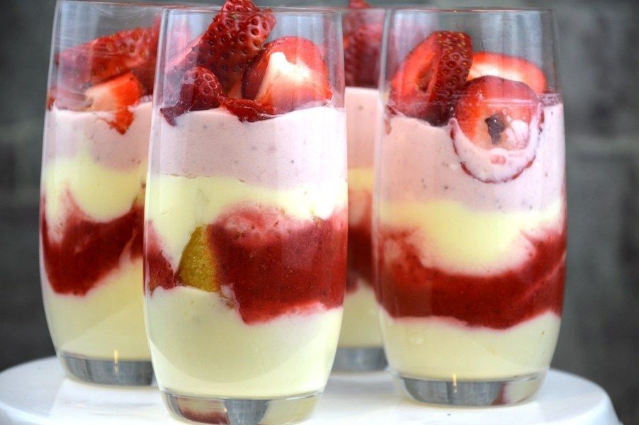 Selbstgemachtes Erdbeer Tiramisu im Glas -   19 desserts Im Glas leicht ideas