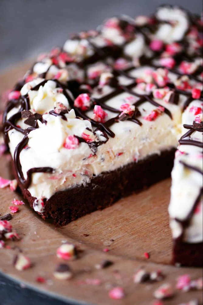 Peppermint Cheesecake With Brownie Crust - The Gunny Sack -   21 peppermint desserts Christmas ideas