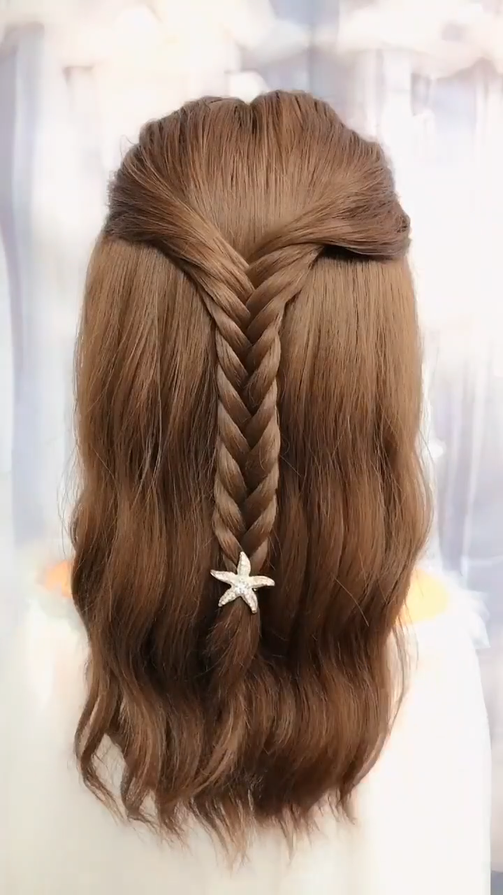 Small curly hair students fishbone braid tutorial -   17 winter hairstyles Tutorial ideas