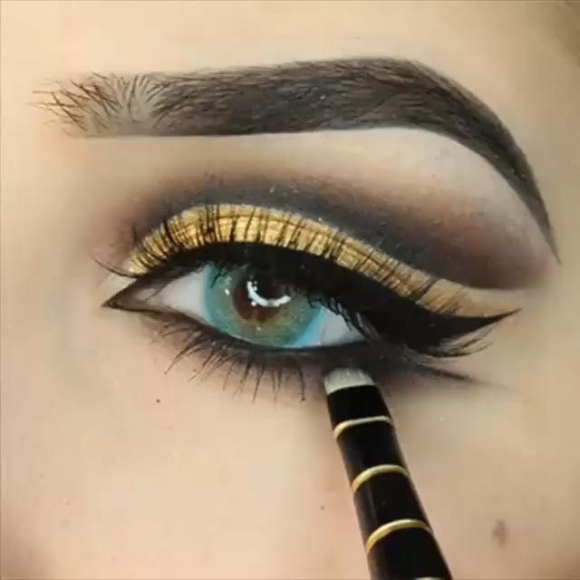 Striking Yellow Eye Makeup & Eye Shadow Look -   19 makeup Colorful combinations ideas