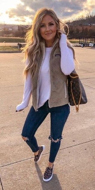 20 Amazing Spring Outfits Ideas for Women 2020 - Pinmagz -   18 fall outfits 2020 ideas
