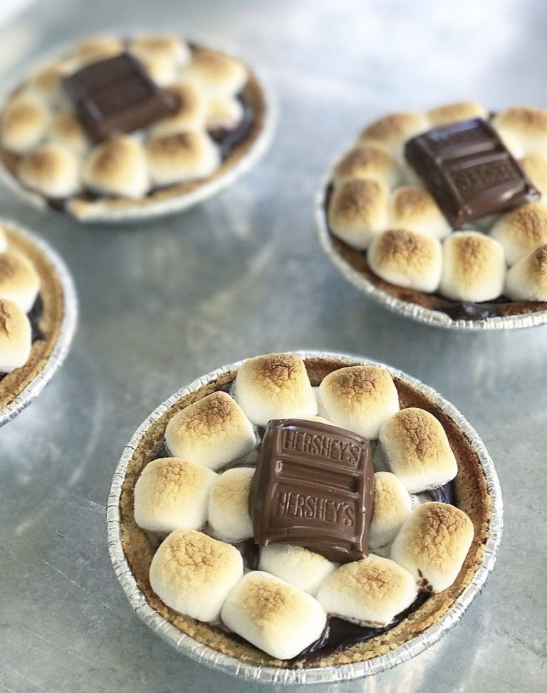 Simple Mini Smores Pies: 5 Minute Desserts Kids Can Help Make -   19 desserts Individual cooking ideas
