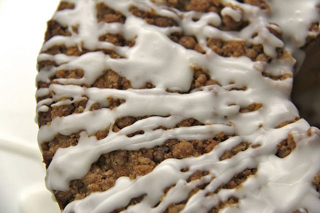 Sour Cream Coffee Cake w/ Gingersnap-Toffee Streusel -   19 desserts Light sour cream ideas
