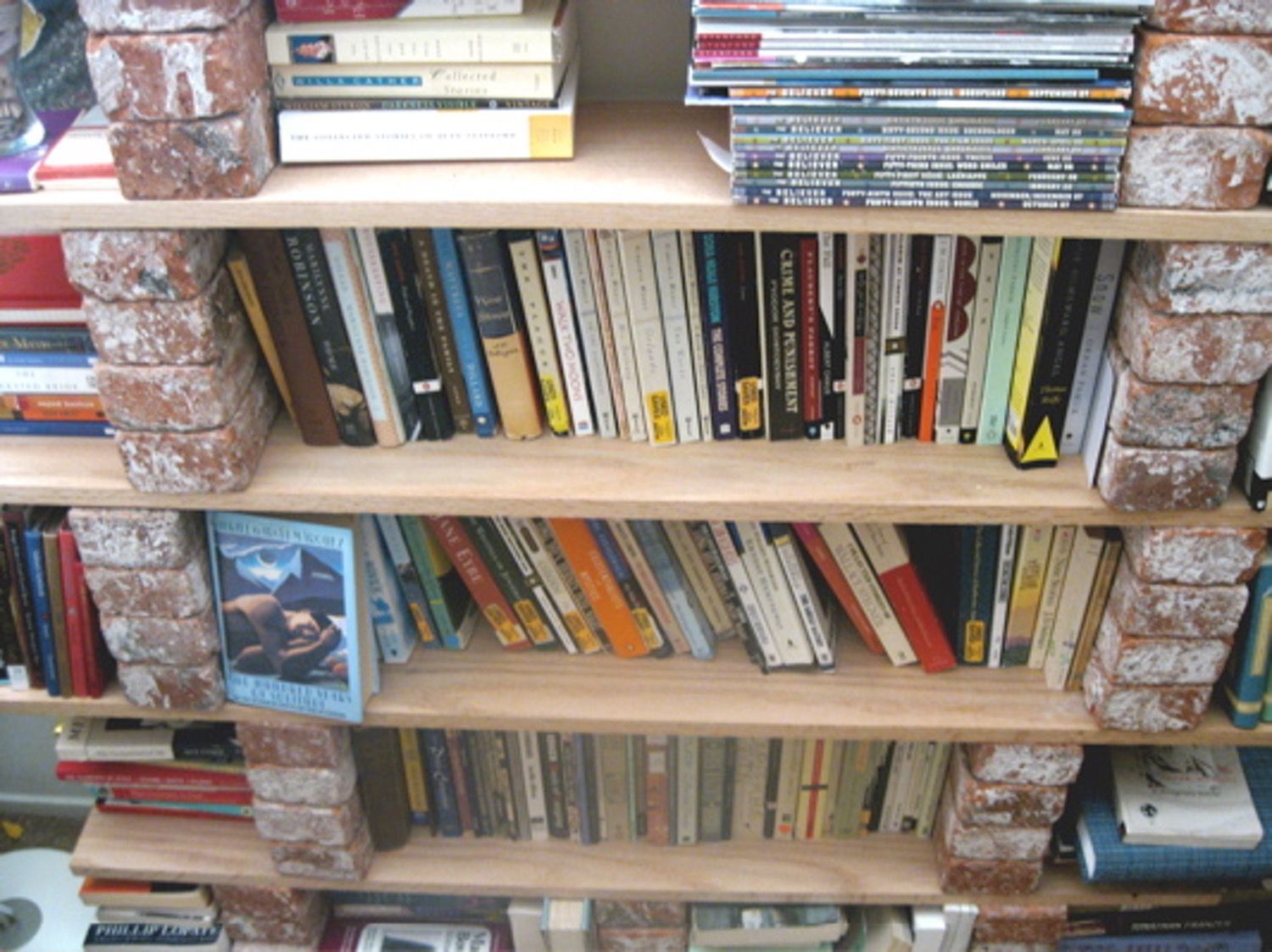 How To: Make a Brick and Board Bookshelf -   diy Bookshelf bricks