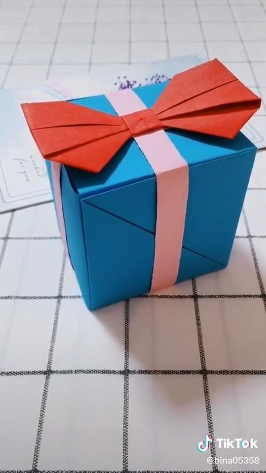 Origami video. Pack a box. . . .gift box. -   diy Box cube