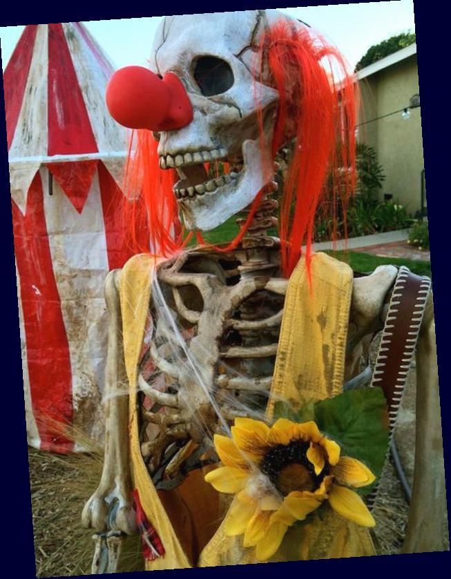 20 Cool And Scary Clown Halloween Decorations scary halloween decorations clown -   diy Halloween Costumes clown