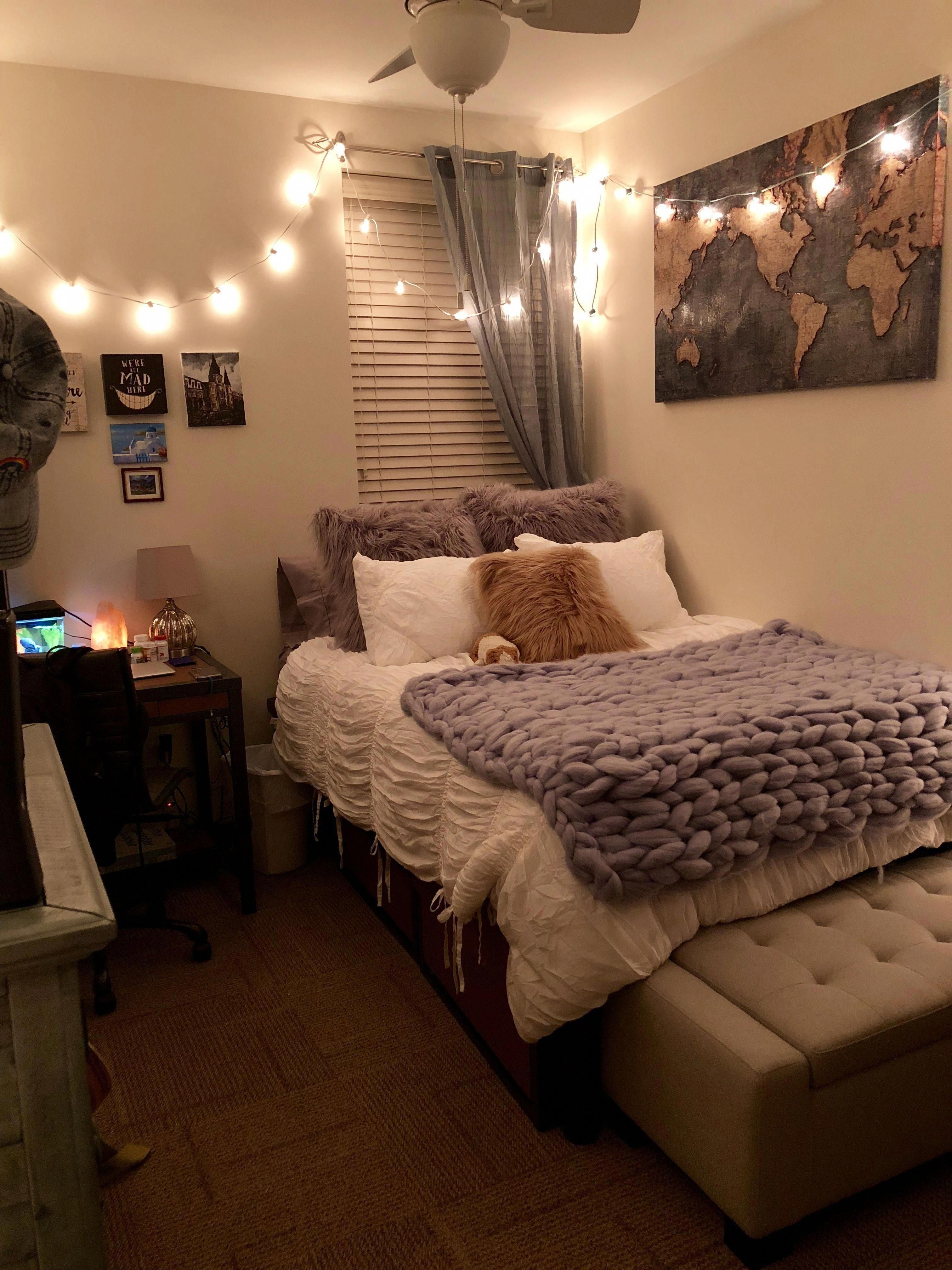 Parents, Stop Decorating Your Kid's Freshman Dorm With Fluffy Rugs and Big-Screen TVs -   diy Home Decor dorm