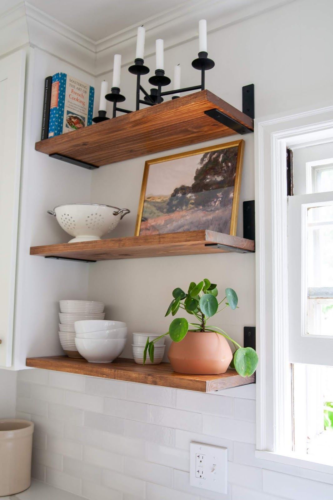 DIY, budget-friendly floating-look open shelves! -   diy Shelves basement