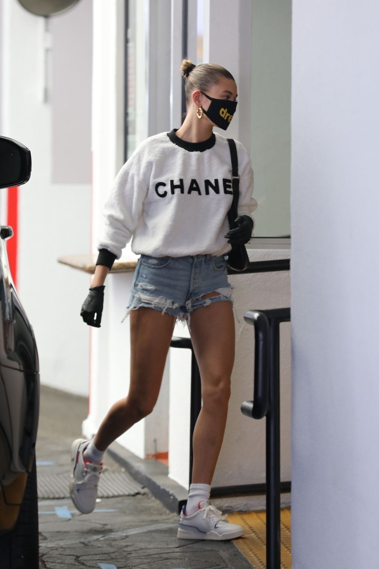 Hailey Bieber Out in Beverly Hills 05/22/2020. -   stars style Celebrity