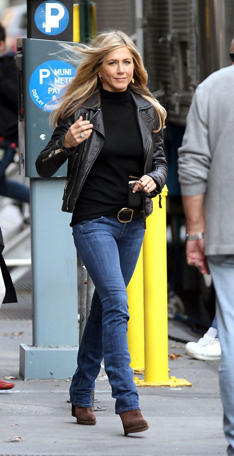 How To Get Jennifer Aniston's Signature Style - Celebrity Style Guide -   stars style Celebrity