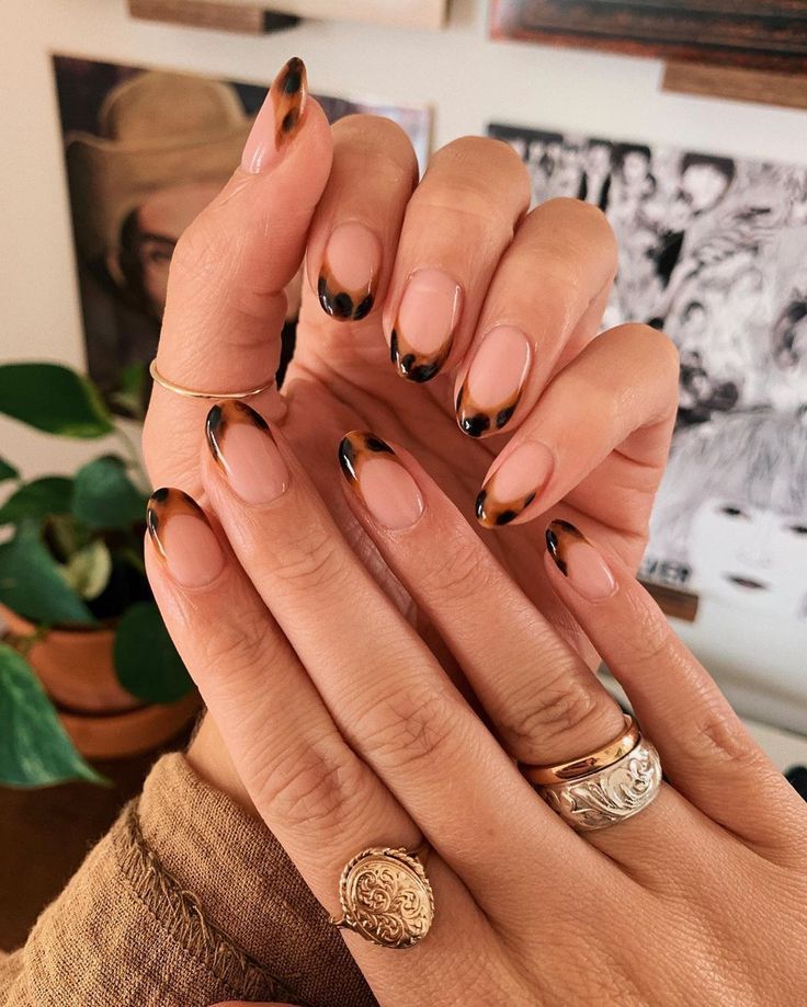 40+ Elegant Green Nails For Christmas This Year - MissisFlower Blog -   15 beauty Nails almond ideas