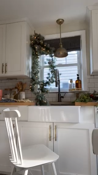 Easy Christmas Garland in the Kitchen -   19 diy Kitchen decorating ideas