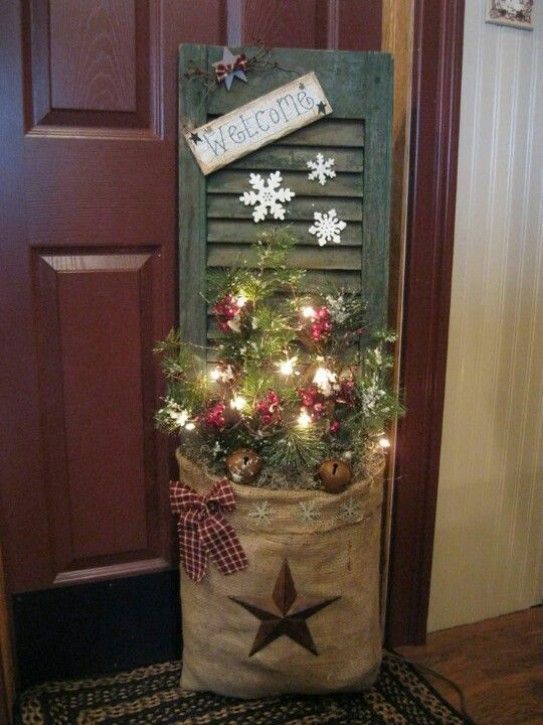 25 Reclaimed Wood Christmas Decorations to Add Rustic Charm To Your Home -   22 diy Projects christmas ideas