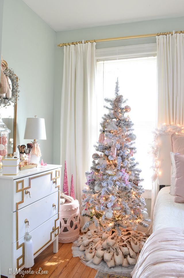 2019 Holiday Tour of Homes Day 5 - Bedrooms (Christy's House) | 11 Magnolia Lane -   16 christmas decor for bedroom blue ideas