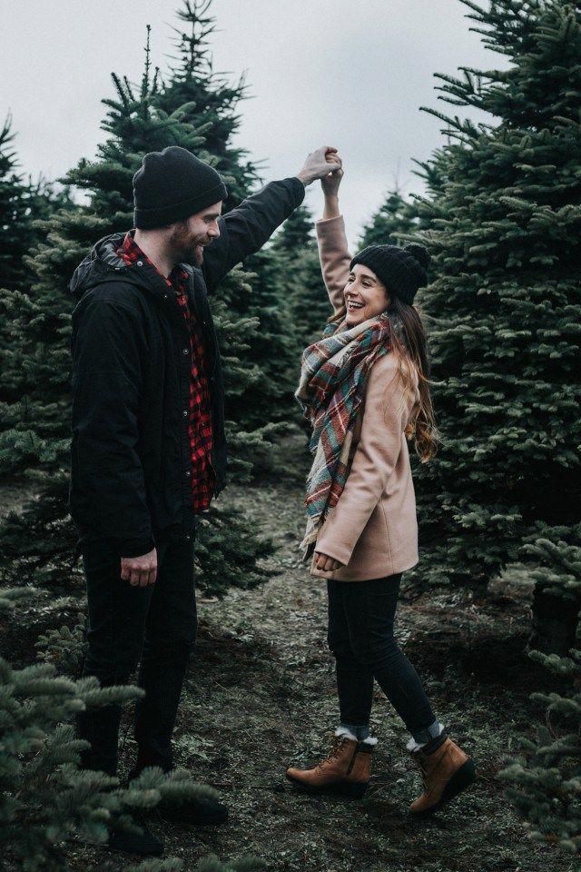 18 christmas photoshoot couples ideas