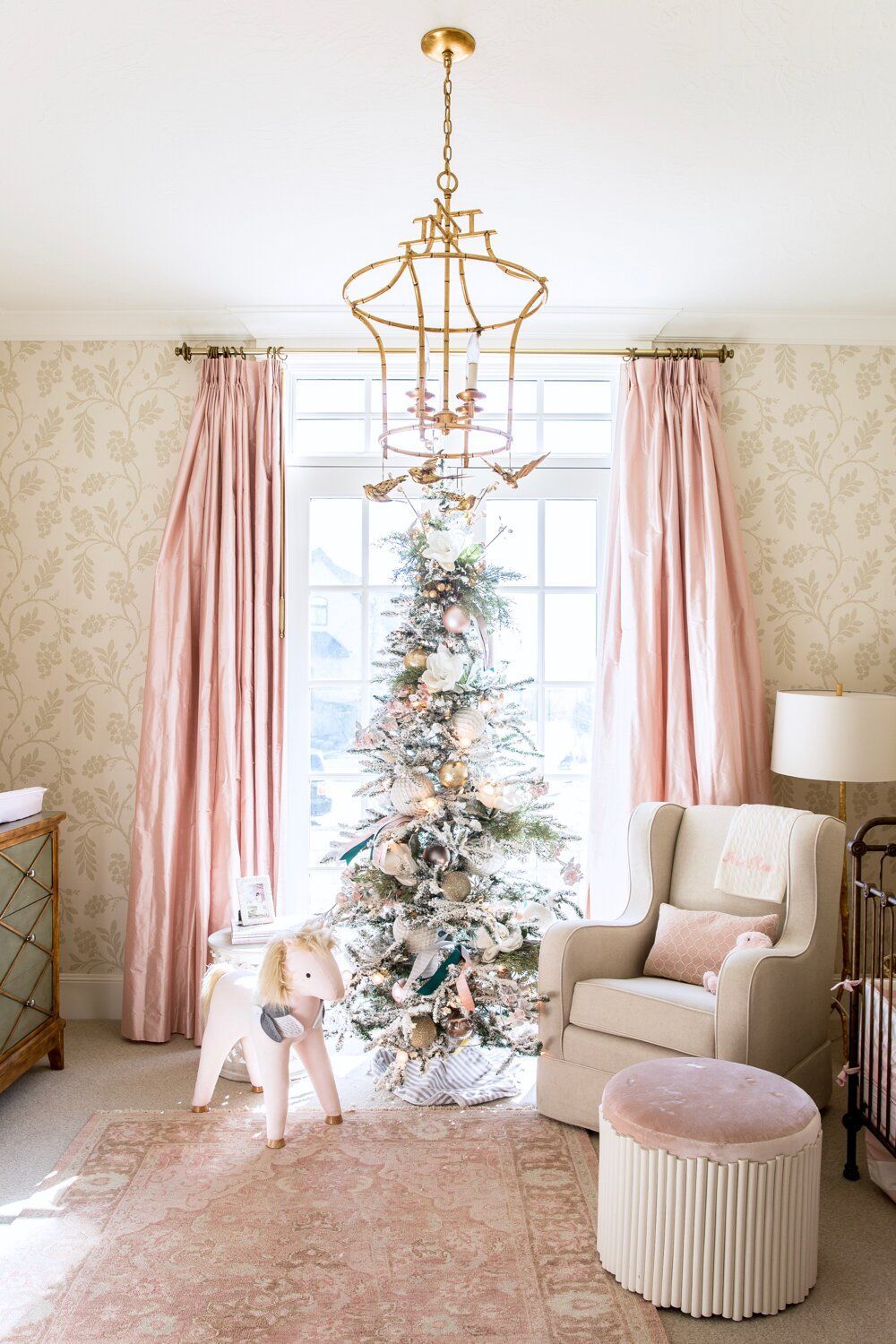 9 Dreamy Pink Christmas Tree Decor Ideas -   19 christmas decor for bedroom pink ideas