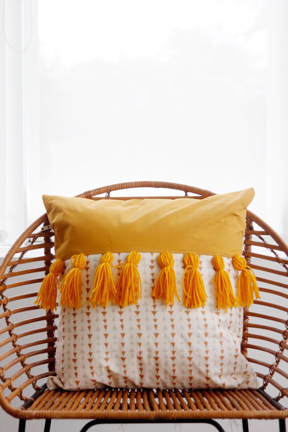 Cotton/Corduroy/Plush -   19 diy Pillows with tassels ideas