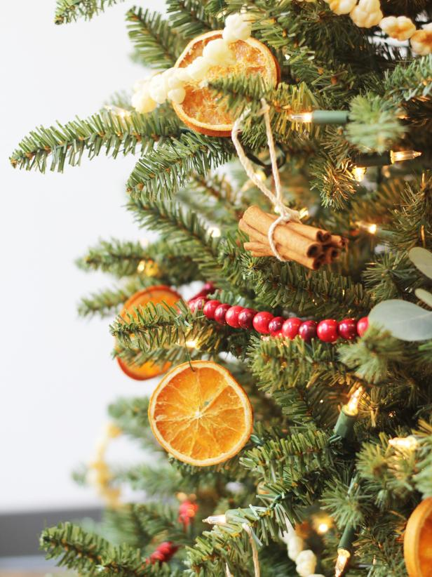1 Christmas Tree, 6 Different Ways -   17 christmas tree inspiration simple ideas
