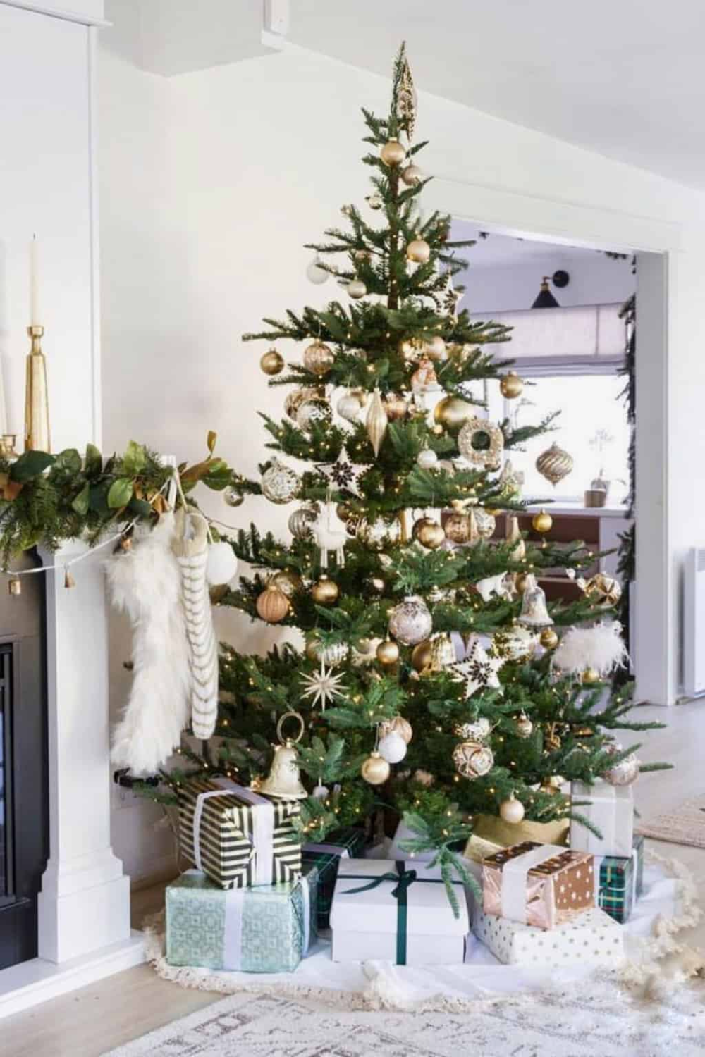 15 Best Decorated Christmas Trees On The Internet -   17 christmas tree inspiration simple ideas