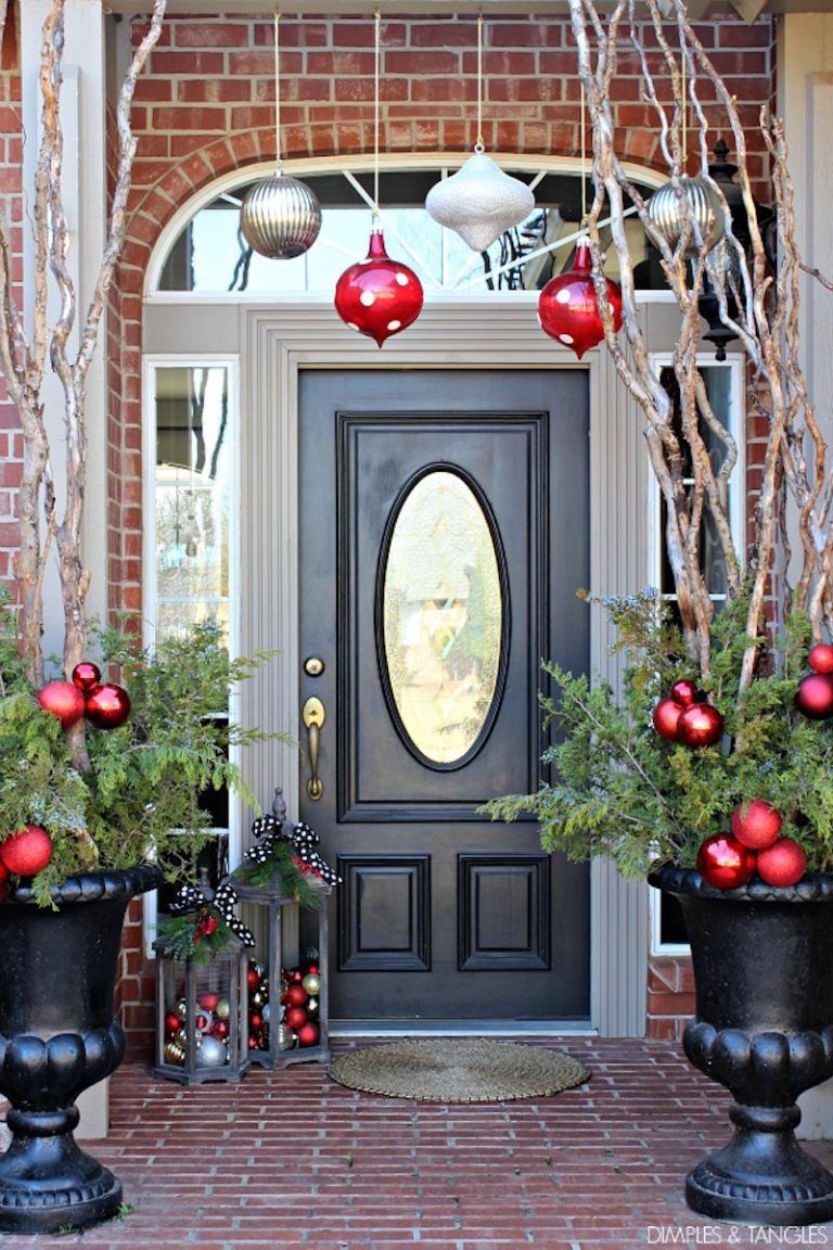 25 Fun and Fresh Traditional Christmas Decorations - Happily Ever After, Etc. -   17 diy christmas decorations for outside porches ideas