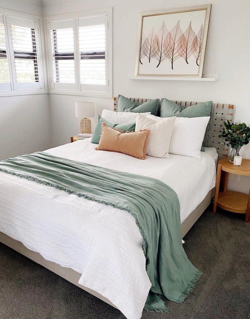 Stunning Earthy Tone Bedroom Ideas - Ideas & Inspo -   17 sage green living room decor inspiration ideas