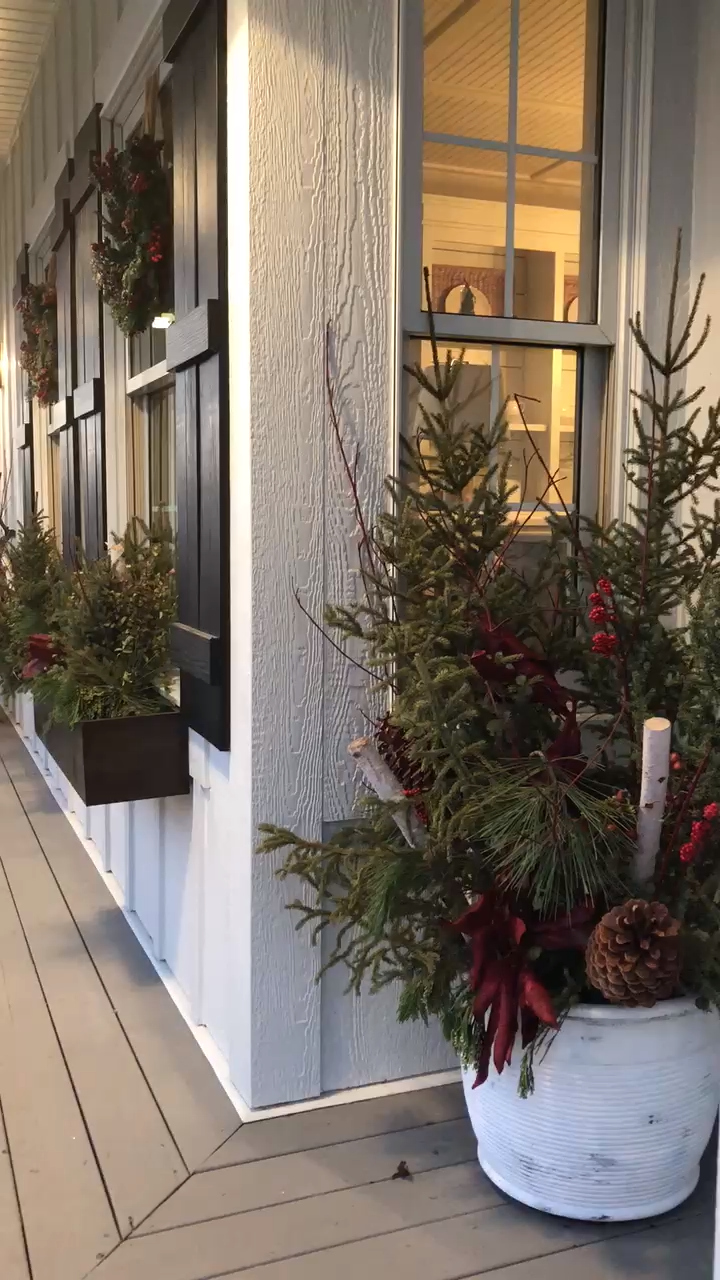 How to Decorate Your Front Porch for Christmas -   17 xmas decorations interior design ideas