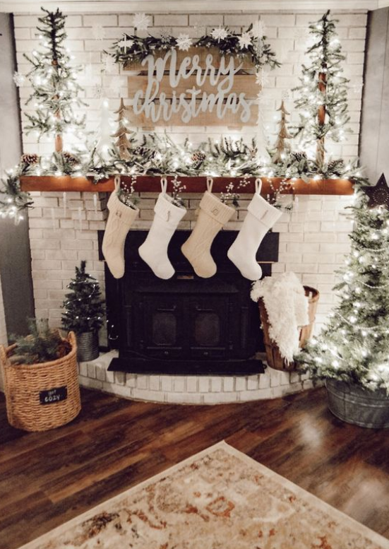 100 Best Christmas mantel decorations that glisten with an aesthetic ?lan - Hike n Dip -   17 xmas decorations interior design ideas