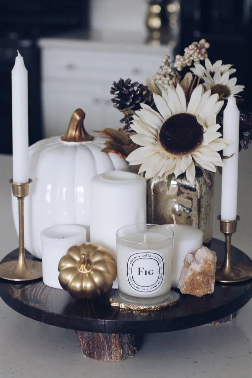 Fall Living Room Tour - Sarah Grace at Home -   18 thanksgiving decorations for home living rooms ideas