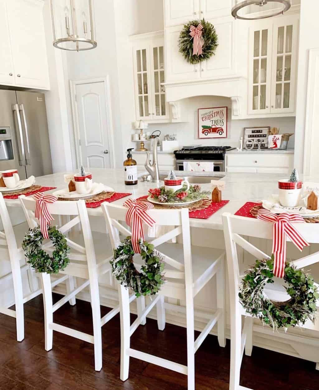 Christmas Decor We Are Drooling Over in 2020 -   21 christmas decorations living room ideas